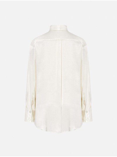 Blusa com detalhe de missangas