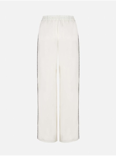 Calça comprida com detalhe de missangas