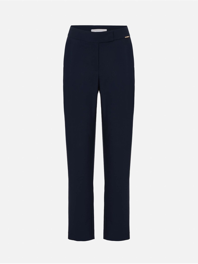 Calça de cintura subida e perneira justa