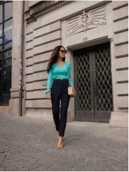 Calça de perneira justa com aplicação metálica