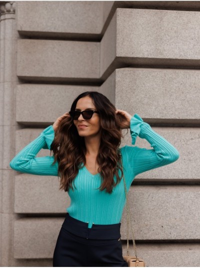 Camisola em malha canelada com detalhe de folhos