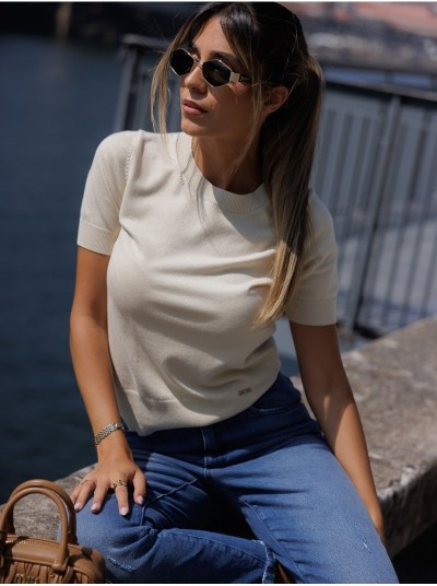 Camisola com aberturas nas laterias