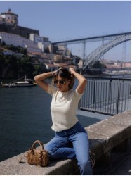 Camisola com aberturas nas laterias