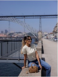 Camisola com aberturas nas laterias