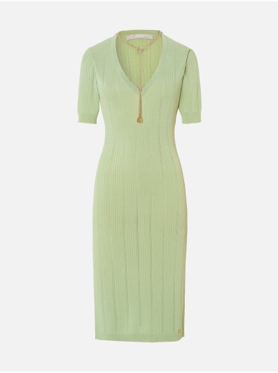Vestido em malha com corrente metálica