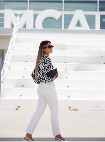 High-waisted trousers with a slim leg