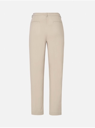 Calça de cintura subida e perneira justa
