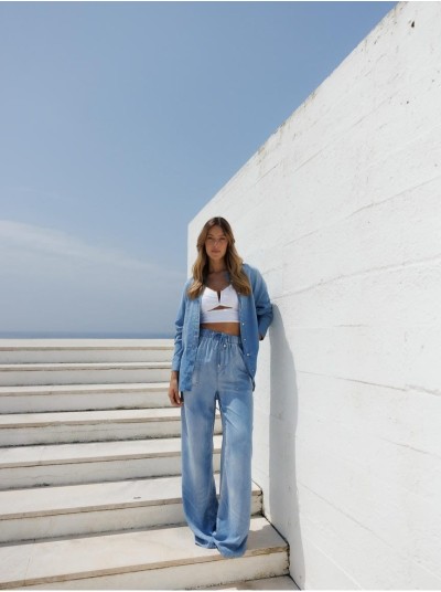 Jeans with a tension effect