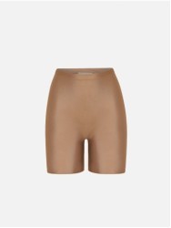 Fitted seamless knit shorts
