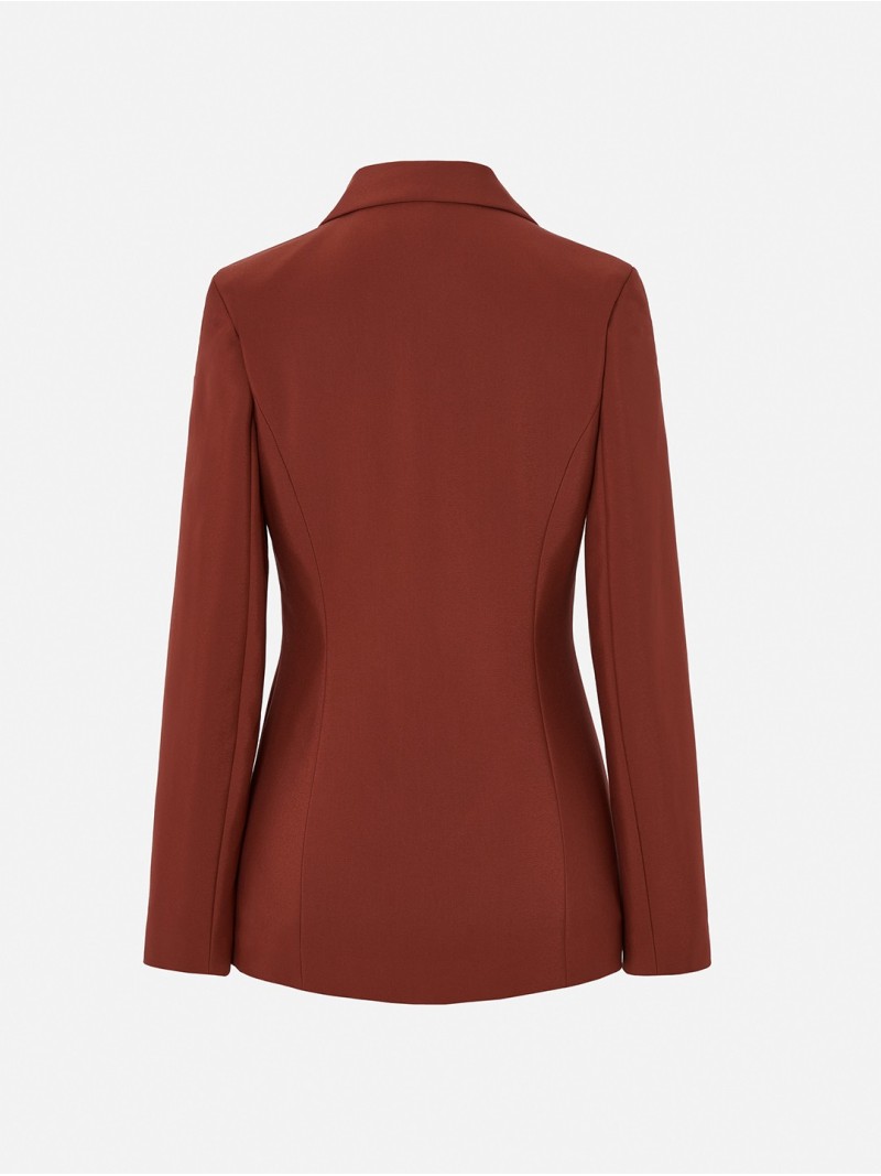 Blazer em tecido liso com pregas verticais