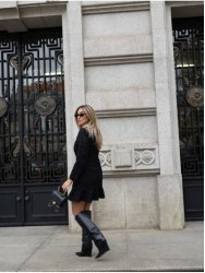Vestido com pormenor de botões metálicos