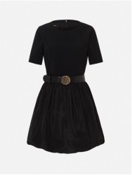 Vestido liso curto com pormenor de cinto