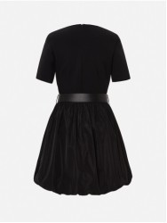 Vestido liso curto com pormenor de cinto