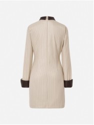 Vestido às riscas com pormenor na gola e mangas