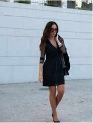 Vestido riscado com detalhe de transparência