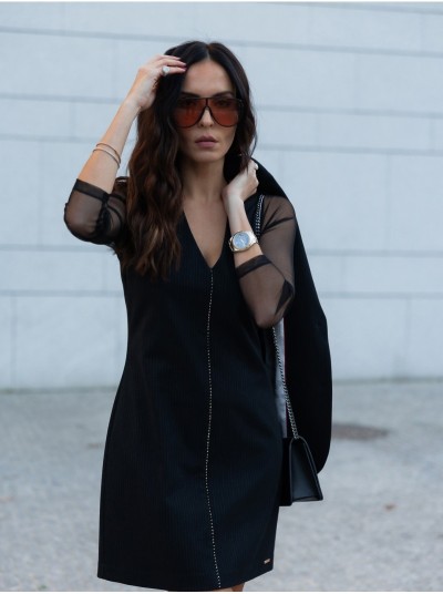 Vestido riscado com detalhe de transparência