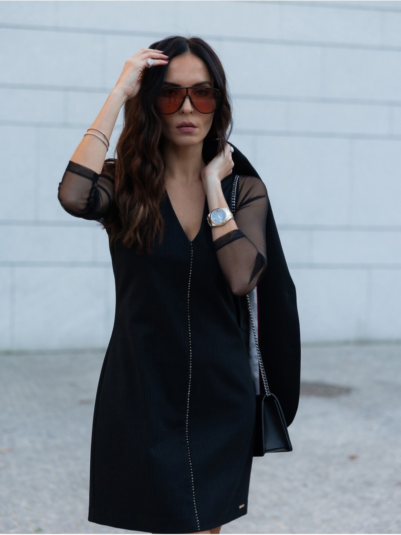 Vestido riscado com detalhe de transparência