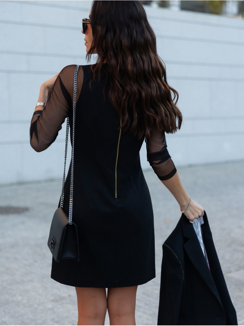 Vestido riscado com detalhe de transparência
