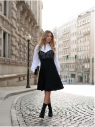Blusa lisa com colarinho de abas