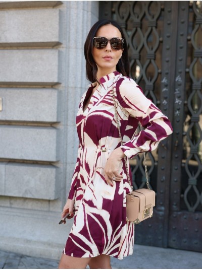 Vestido curto estampado com molas metálicas