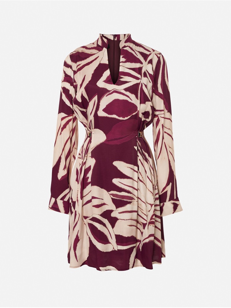 Vestido curto estampado com molas metálicas
