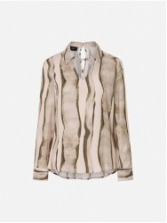 Blusa estampada com pormenor metálico no decote
