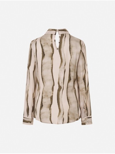 Blusa estampada com pormenor metálico no decote
