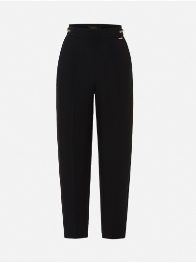 Calça de cintura subida e detalhe metálico