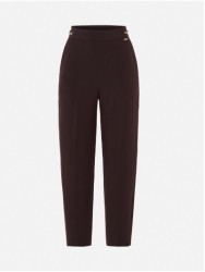 Calça de cintura subida e detalhe metálico