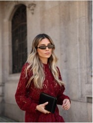 Blusa em renda com botões à cor