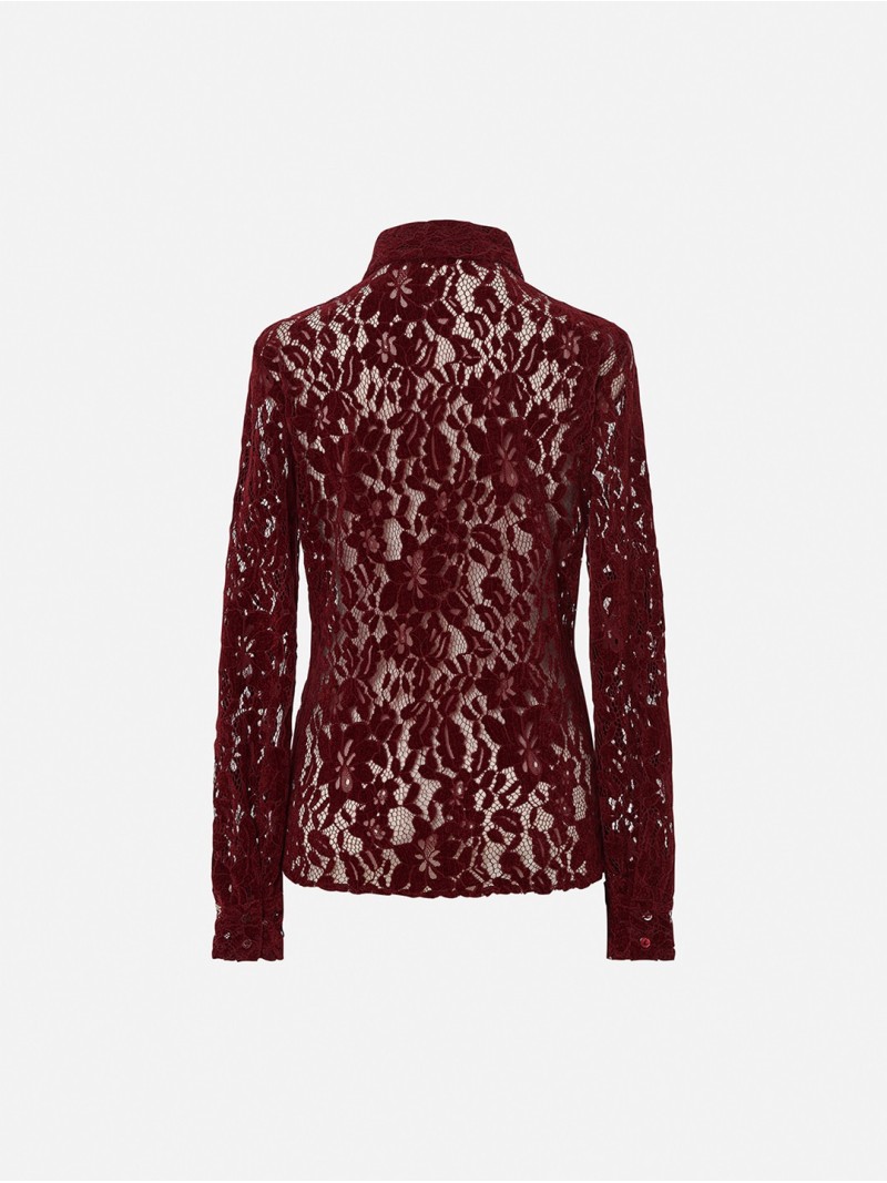 Blusa em renda com botões à cor