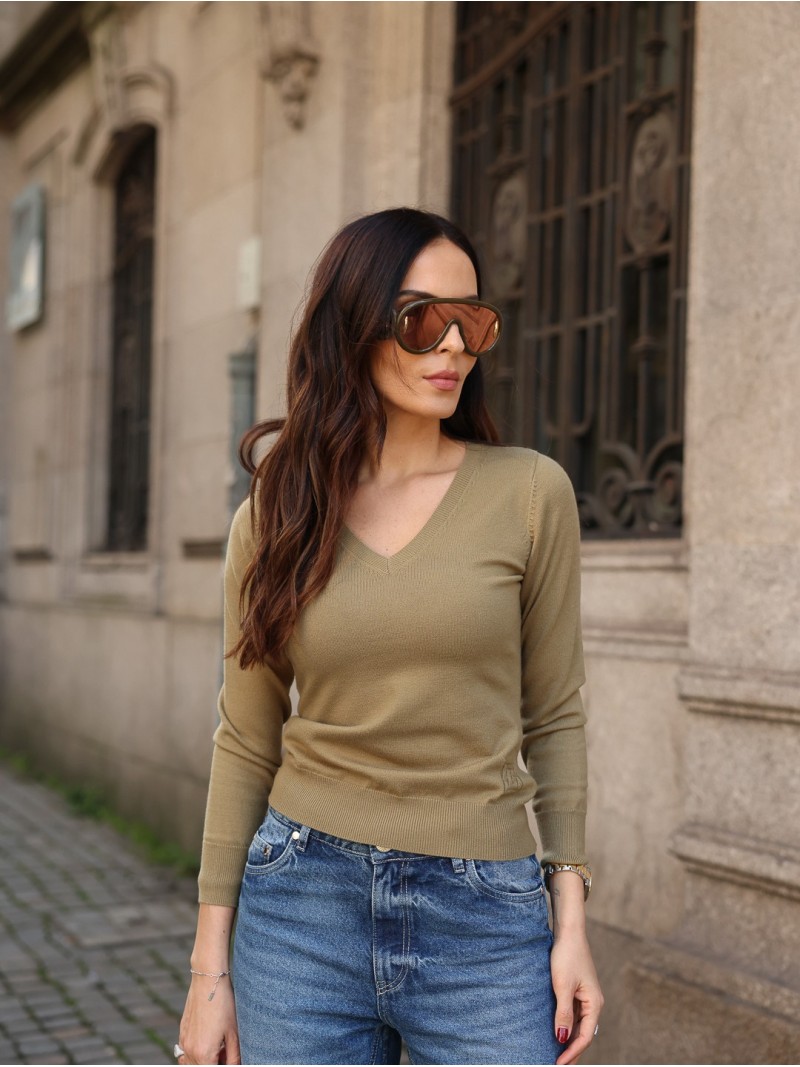 Camisola lisa com gola em V