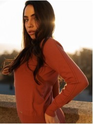 Camisola com detalhe na manga e gola em V