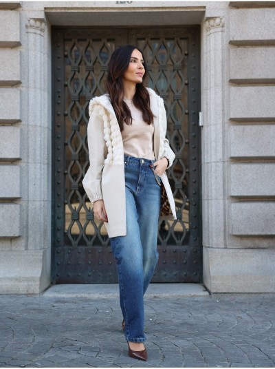 Calça de ganga com detalhe de corrente