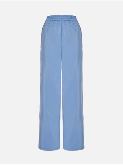 Trousers with a fluid fit and pleat details