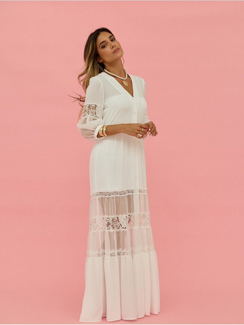 Vestido comprido com detalhes em renda