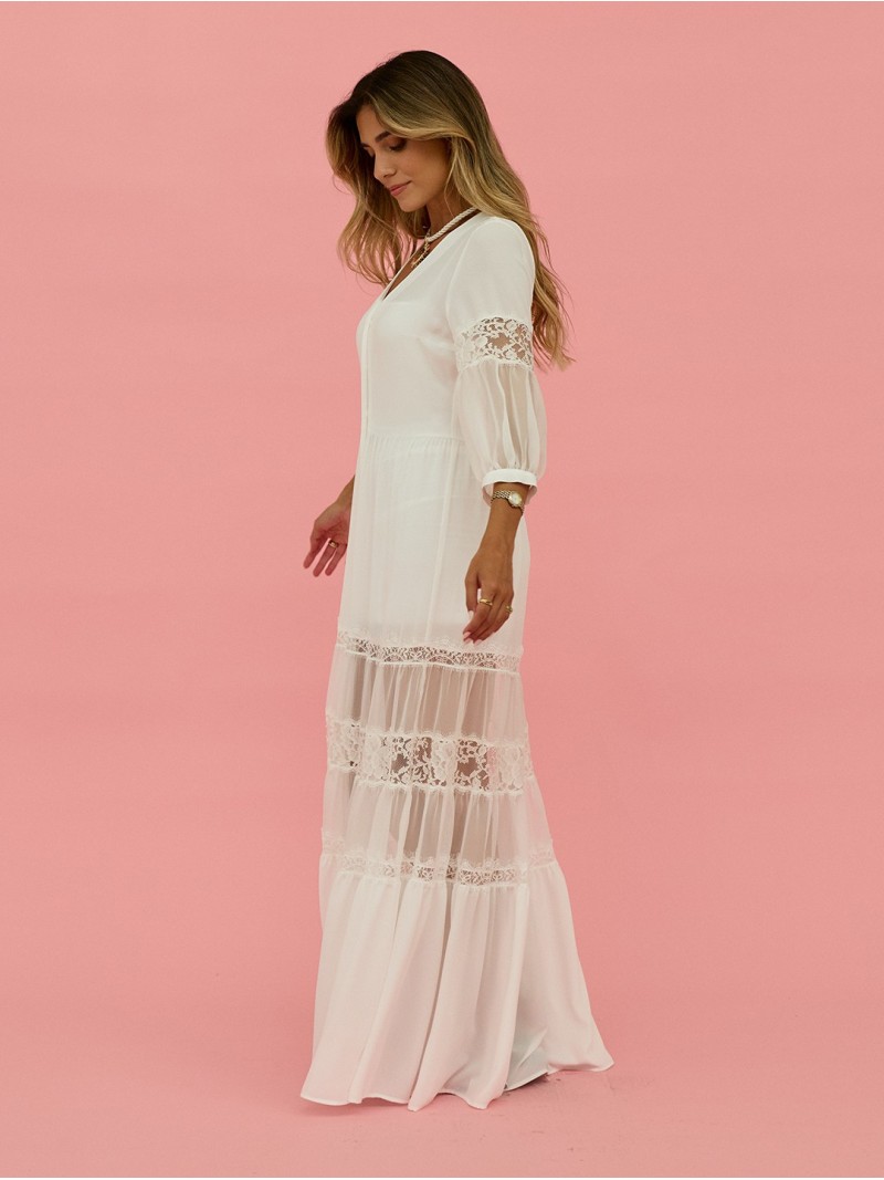 Vestido comprido com detalhes em renda