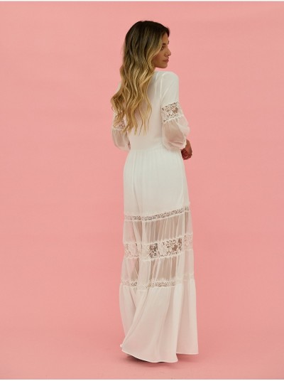 Vestido comprido com detalhes em renda