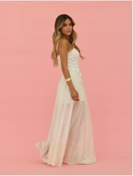 Vestido comprido com pormenor bordado