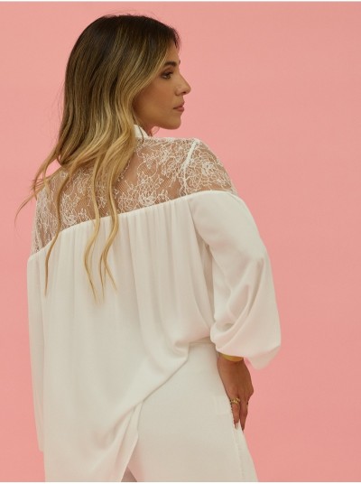 Flowing blouse with lace appliqué