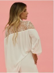 Flowing blouse with lace appliqué