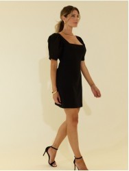 Vestido curto com pinça na manga