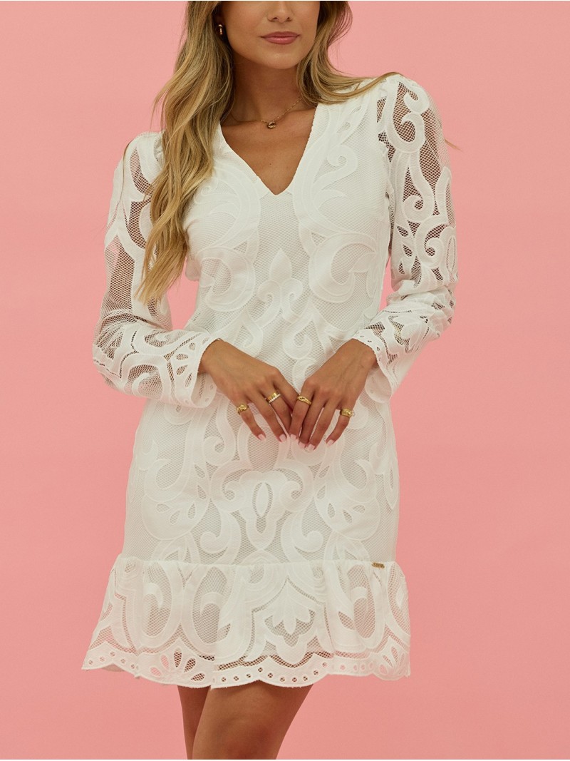 Vestido em renda com decote V