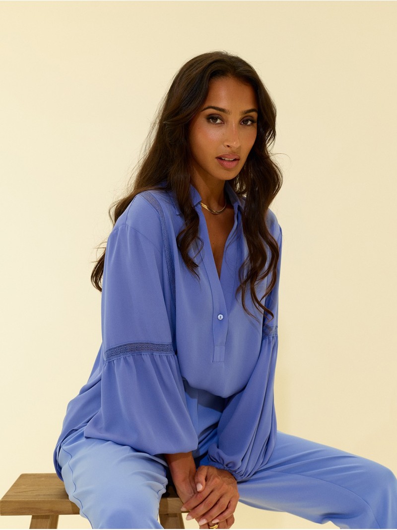 Fluid tunic with lace trim
