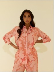 Blusa estampada com corte fluído