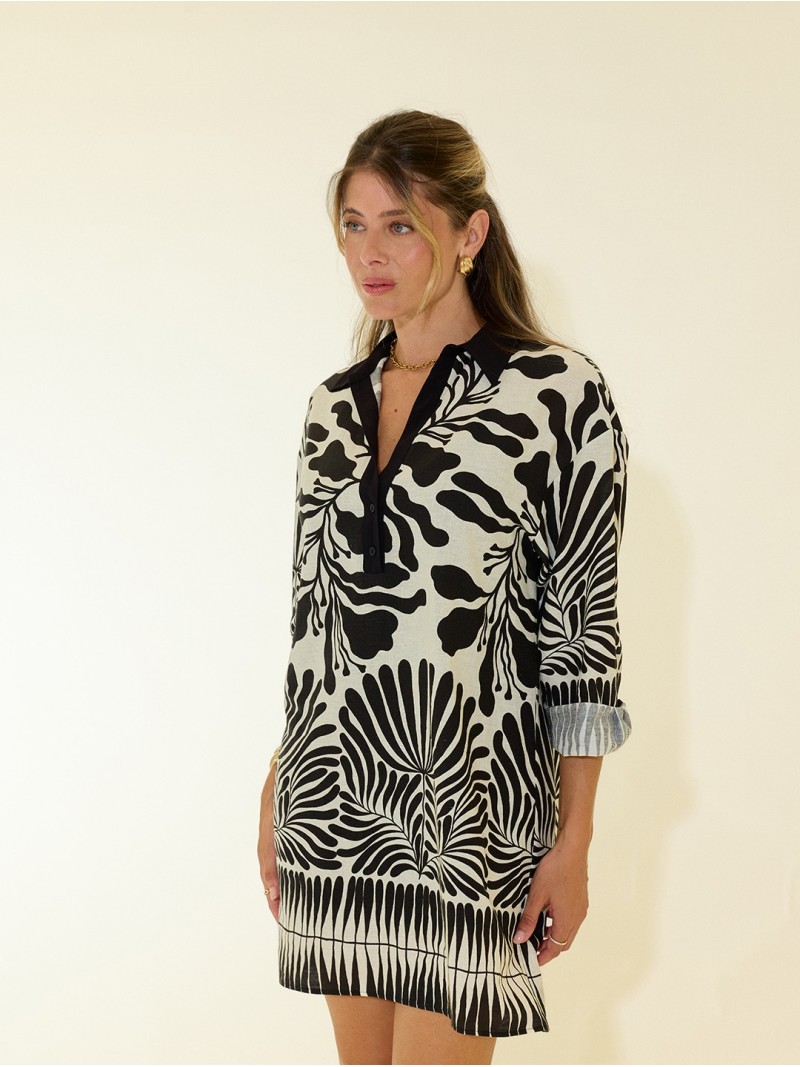 Vestido curto estampado com gola em V