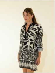 Short printed dress with V-neck