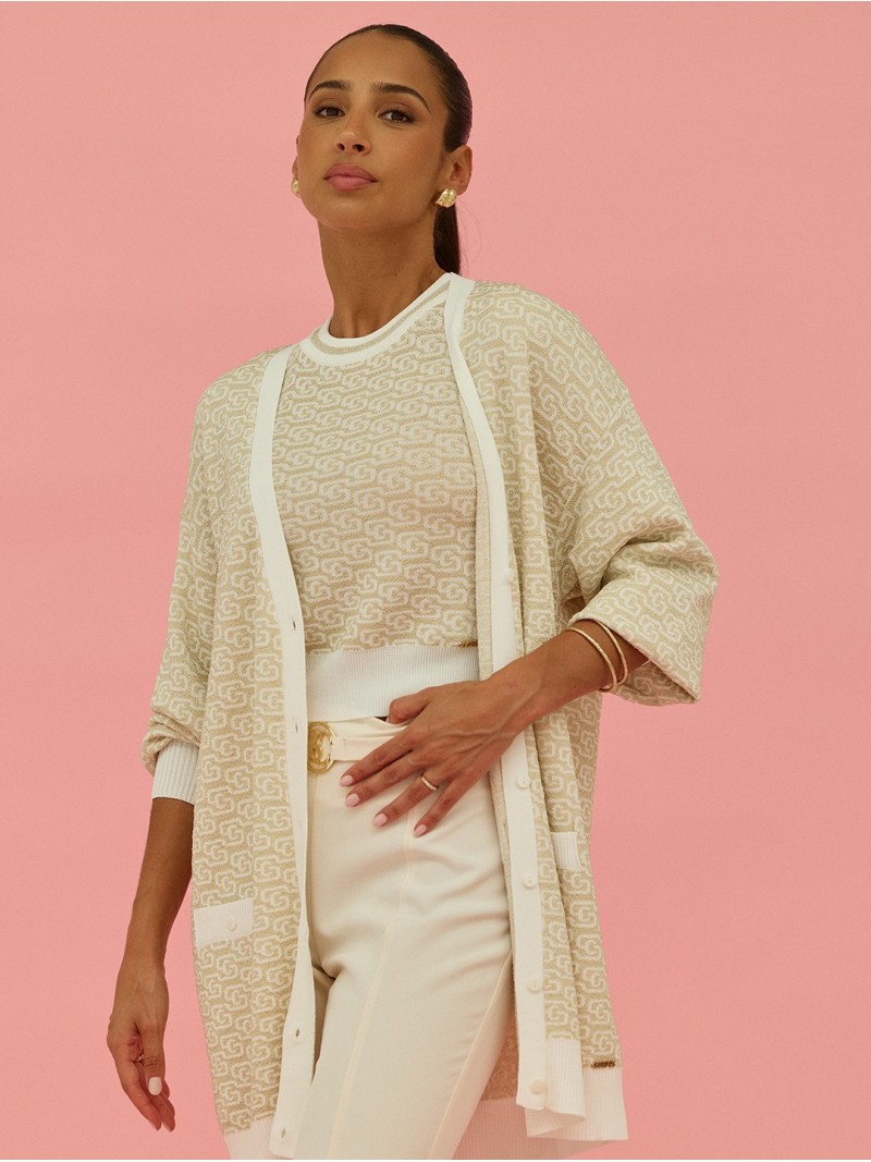Knitted coat with pattern