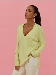 Knitted sweater with detailed neckline