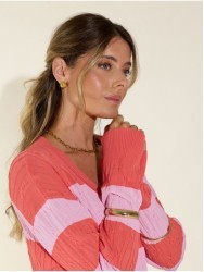 Camisola em malha trabalhada às riscas